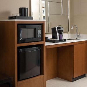 One-Bedroom Suite Mobility Access or Bath Tub